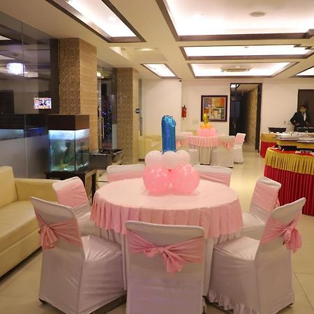 Genx Le Crescent Ghaziabad Hotel Eksteriør billede