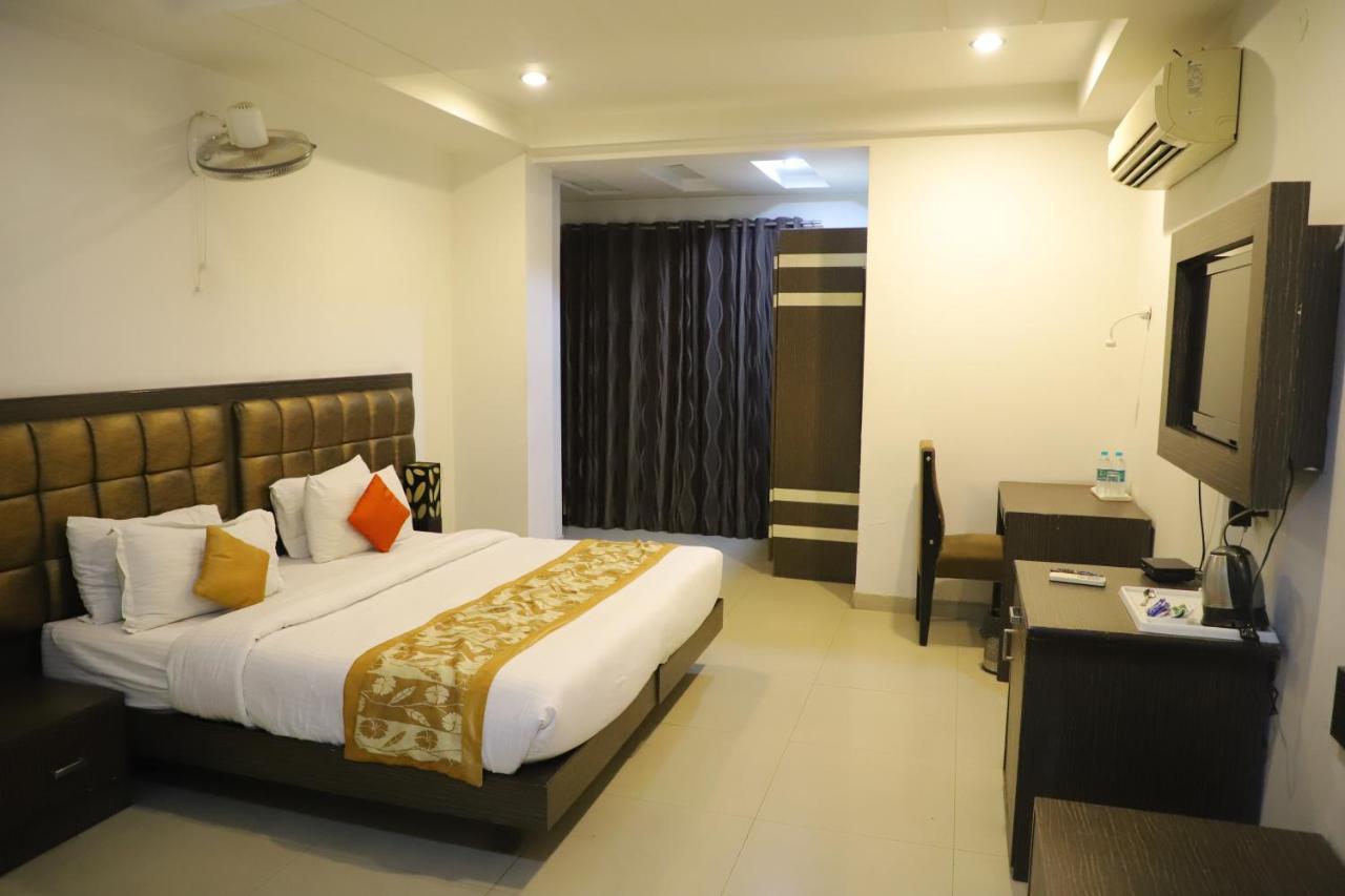 Genx Le Crescent Ghaziabad Hotel Eksteriør billede