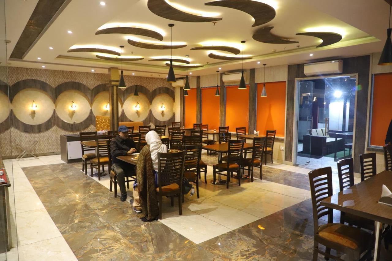 Genx Le Crescent Ghaziabad Hotel Eksteriør billede