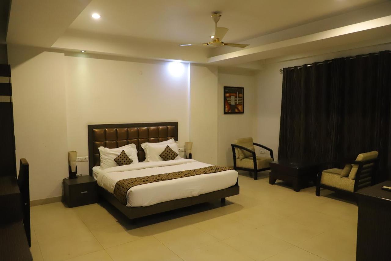 Genx Le Crescent Ghaziabad Hotel Eksteriør billede