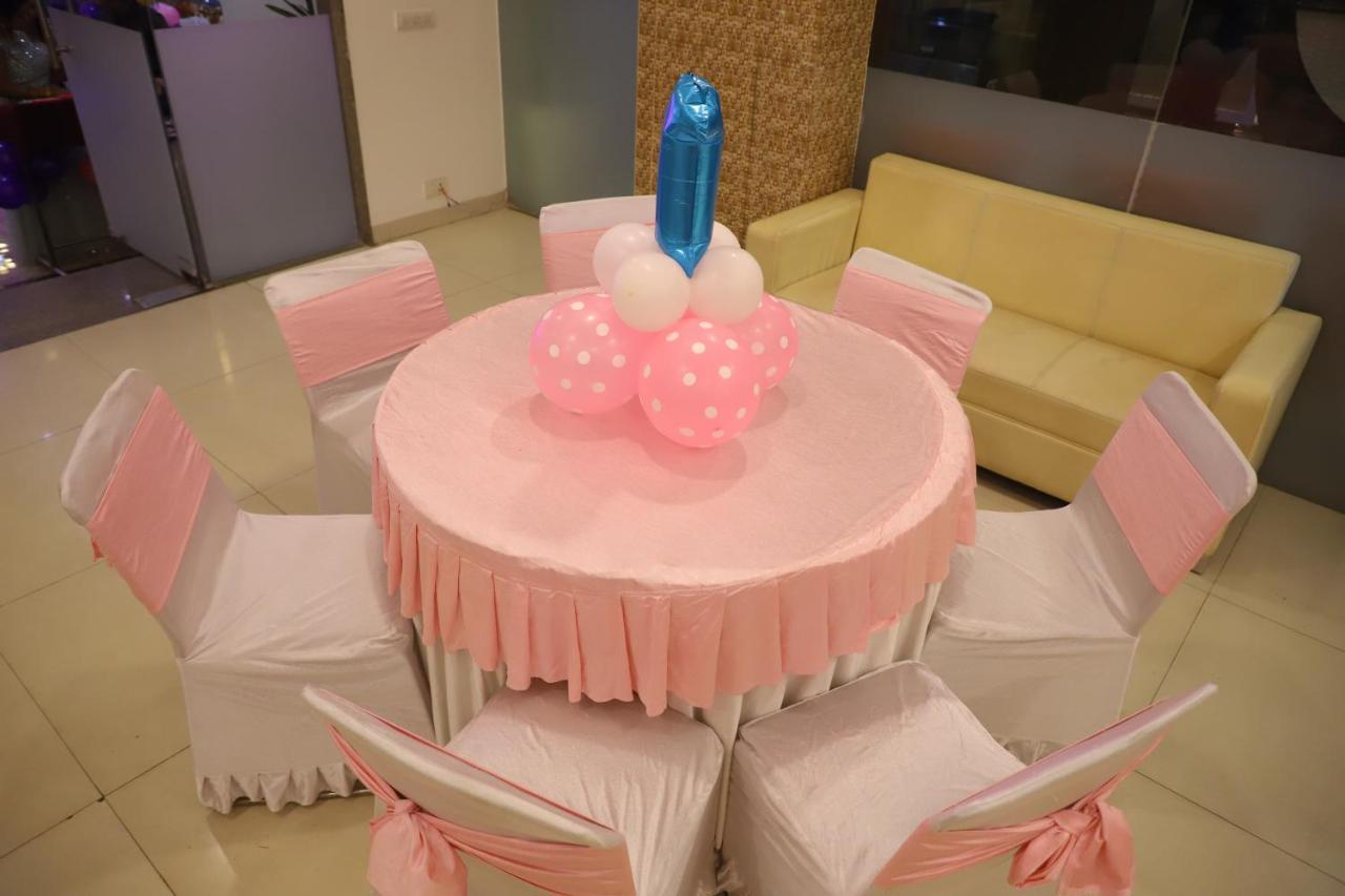 Genx Le Crescent Ghaziabad Hotel Eksteriør billede