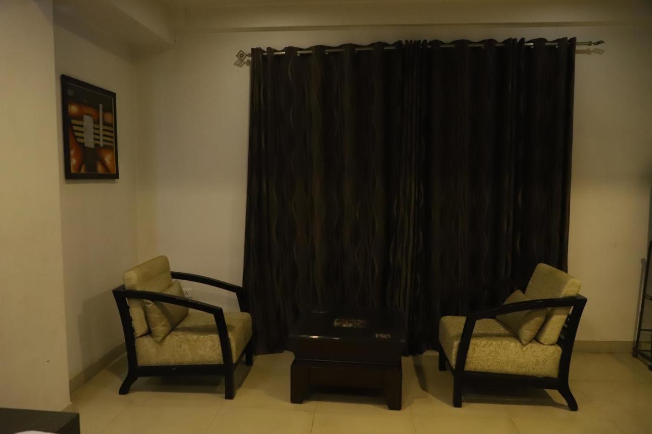 Genx Le Crescent Ghaziabad Hotel Eksteriør billede