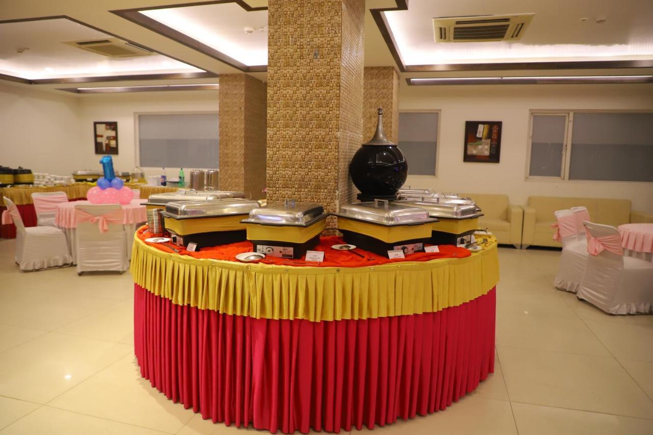 Genx Le Crescent Ghaziabad Hotel Eksteriør billede