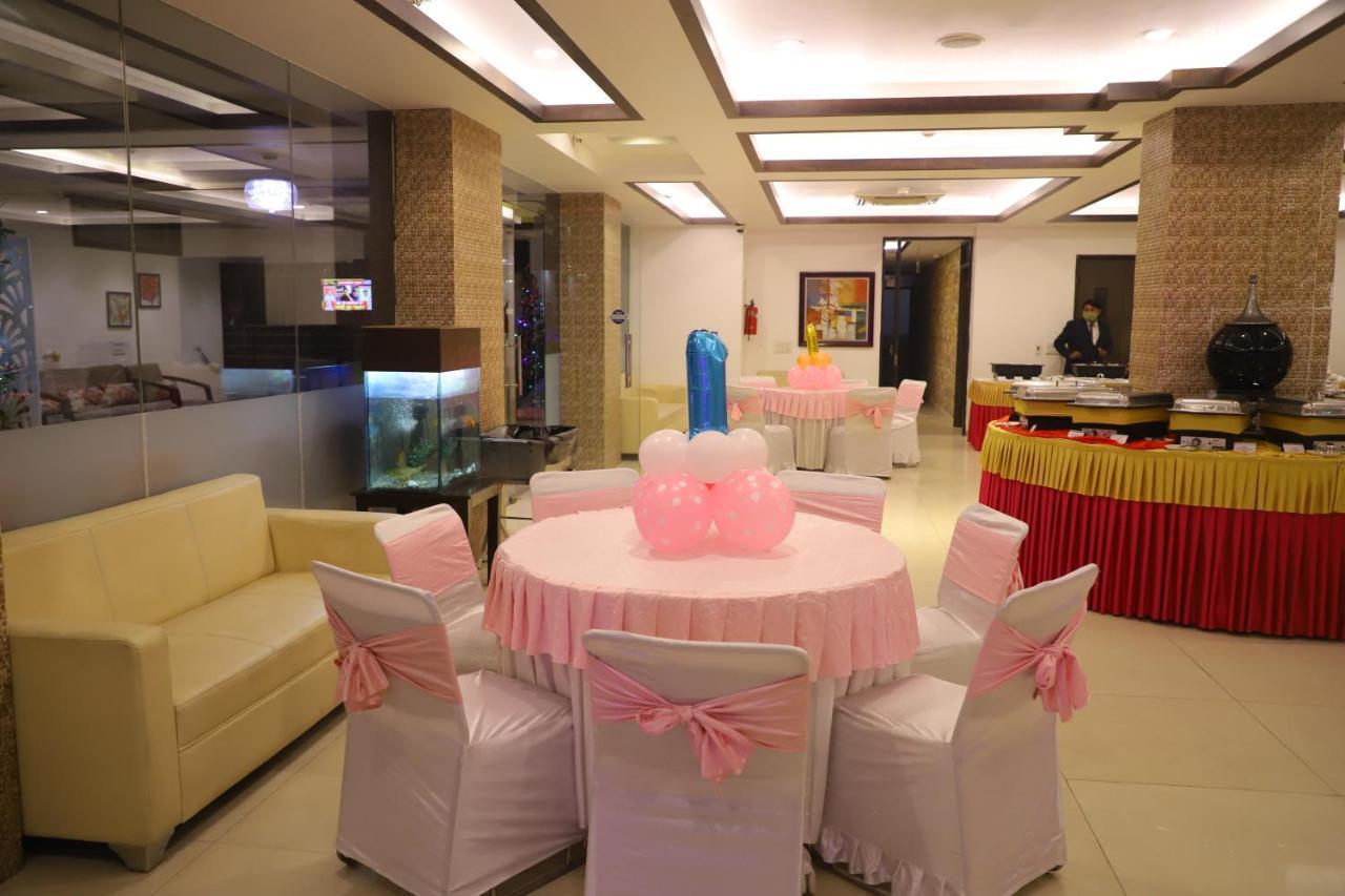 Genx Le Crescent Ghaziabad Hotel Eksteriør billede