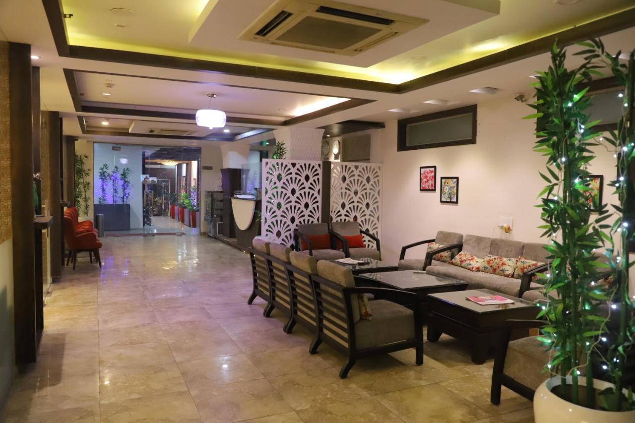 Genx Le Crescent Ghaziabad Hotel Eksteriør billede