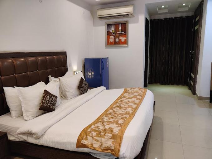 Genx Le Crescent Ghaziabad Hotel Eksteriør billede