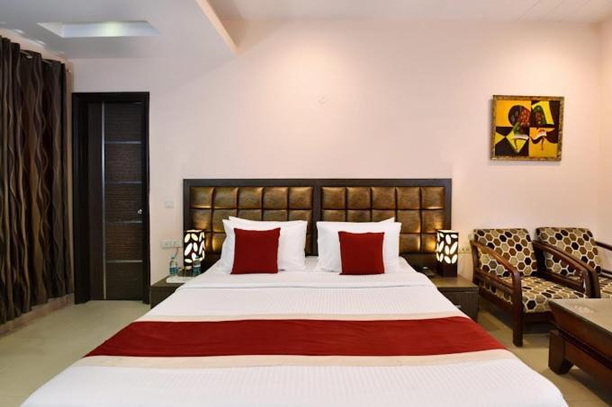 Genx Le Crescent Ghaziabad Hotel Eksteriør billede