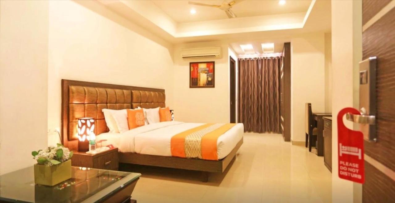 Genx Le Crescent Ghaziabad Hotel Eksteriør billede