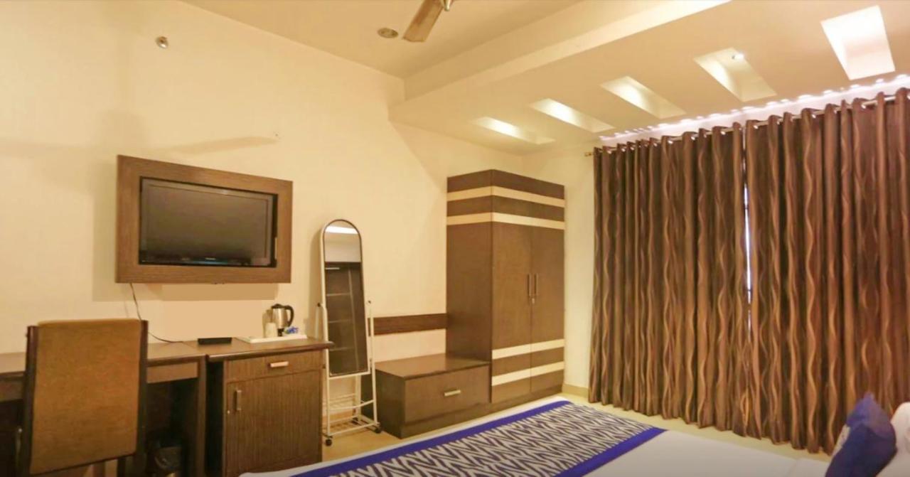 Genx Le Crescent Ghaziabad Hotel Eksteriør billede