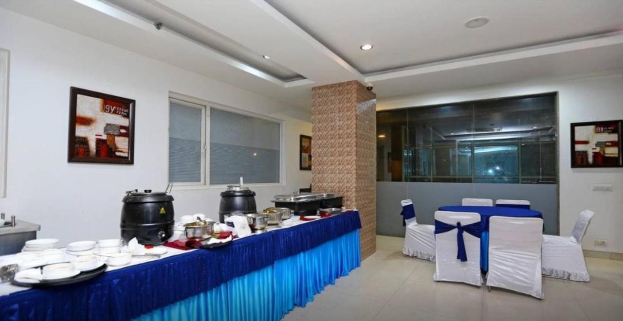 Genx Le Crescent Ghaziabad Hotel Eksteriør billede