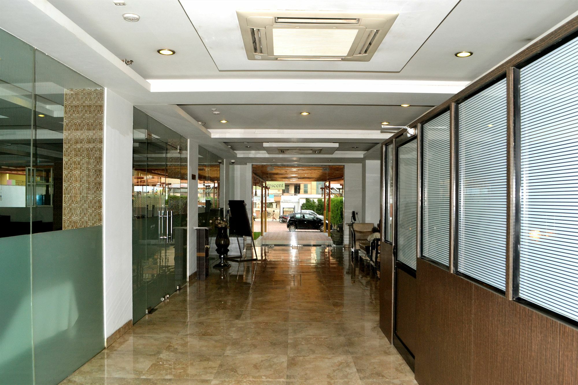Genx Le Crescent Ghaziabad Hotel Eksteriør billede